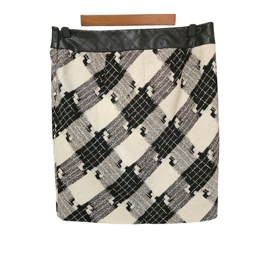 White House Black Market Wool Blend Skirt Plaid Black / Cream Size 6 - Picture 2 of 4